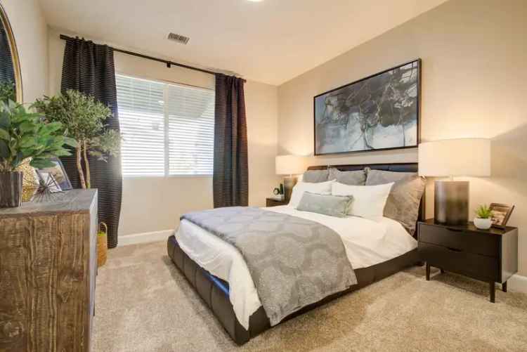 Rent Apartment at Rockrimmon in Colorado Springs with Great Amenities