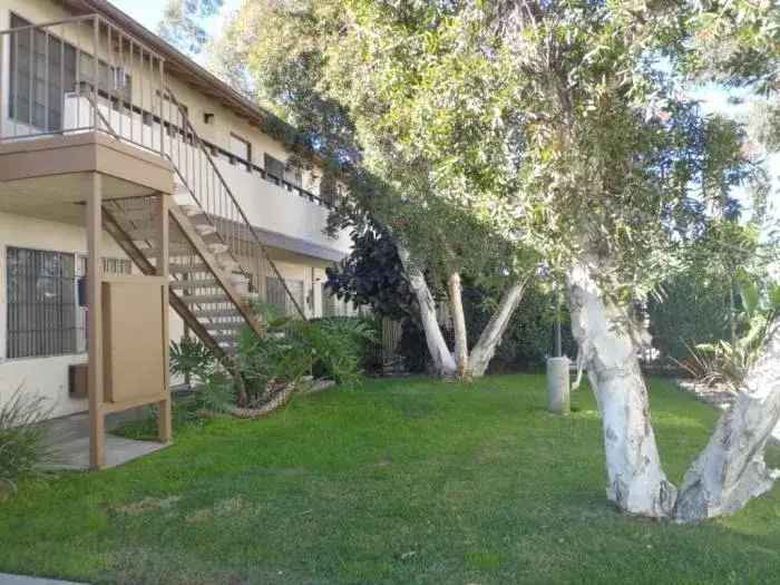 Rent 1 Bedroom Apartment Unit with Modern Upgrades and Pool Access