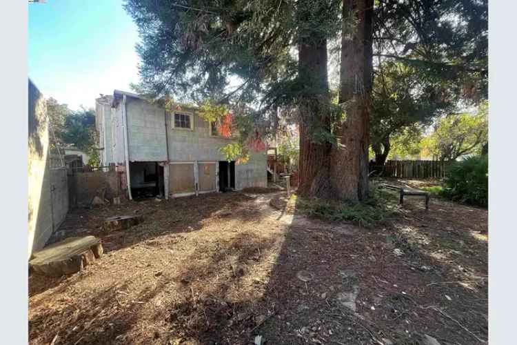 Investment Opportunity Duplex for Sale in Lower Diamond Neighborhood