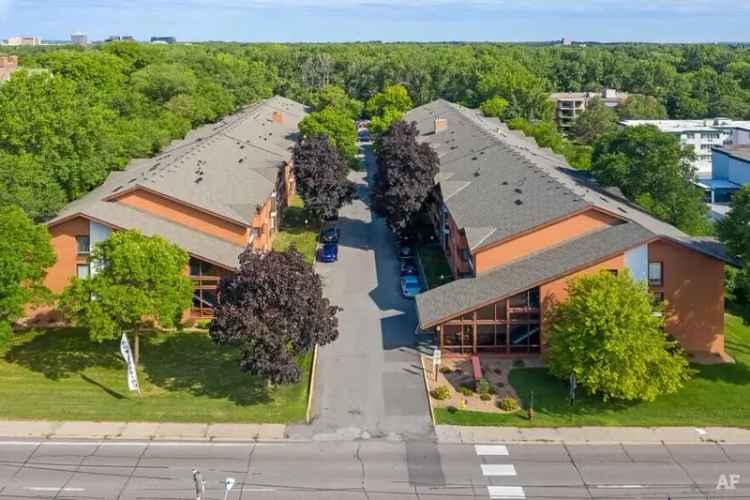 Rent Apartments in St Louis Park with Beautiful Units and On Site Parking