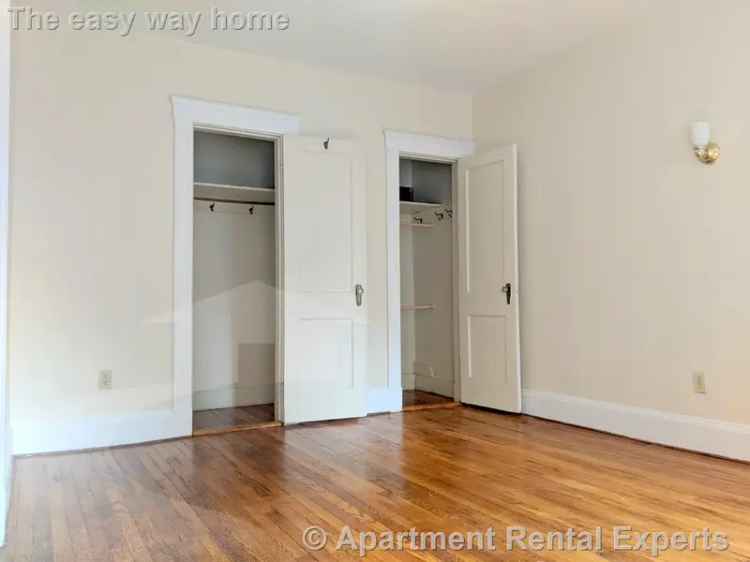 Rent Classic Studio Apartment in Avon Hill with Key Features