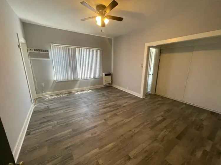 Apartment for Rent in Los Angeles with Full Kitchen and Bathroom