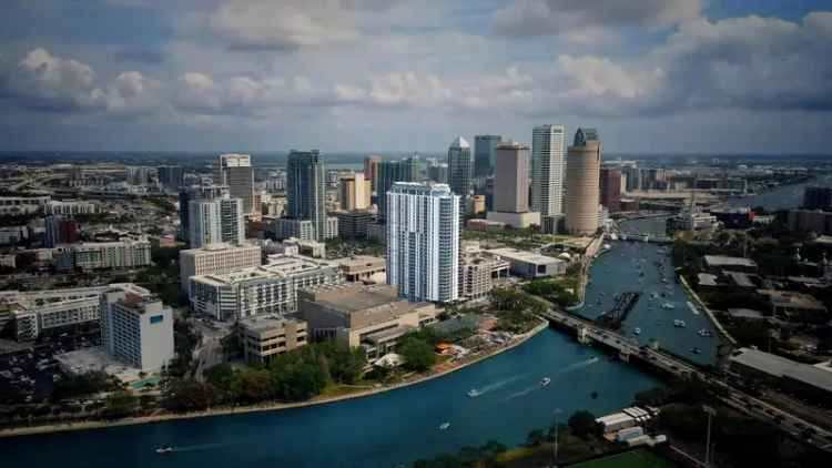 Rent Ultra Luxury Apartments in Downtown Tampa Arts and Entertainment District