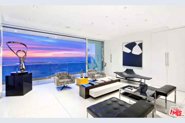 House For Sale in 108, The Strand, Manhattan Beach, California