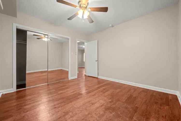 Rent Quiet Student Apartment Near USC Campus with Shops and Eateries