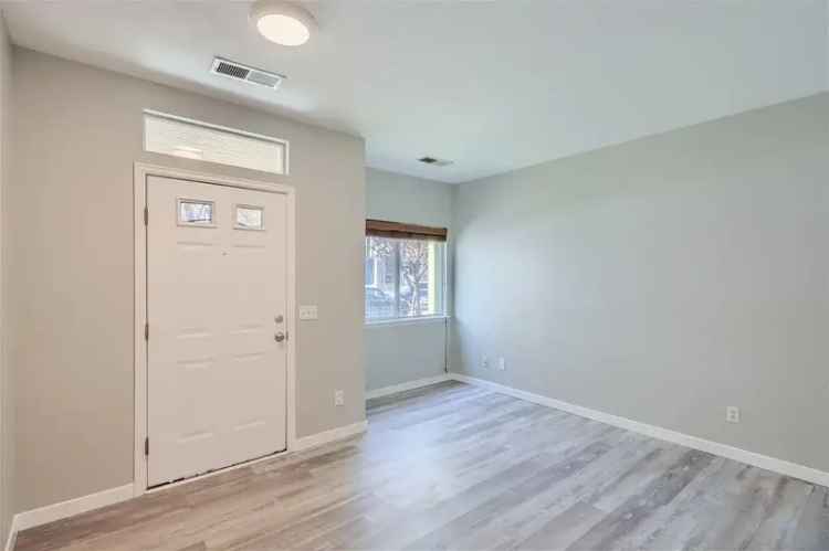 Townhouse for Rent in Sante Fe Arts District with Mountain Views