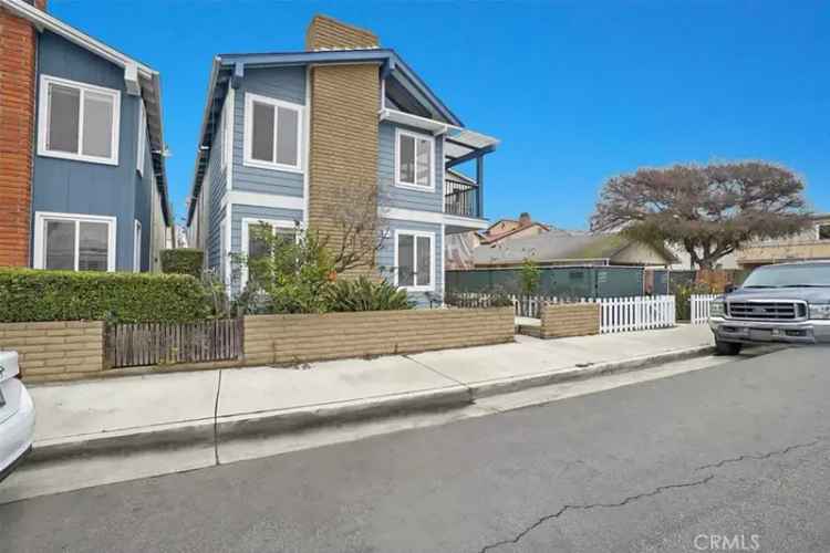 House For Sale in 810,810A, West Balboa Boulevard, Newport Beach, California