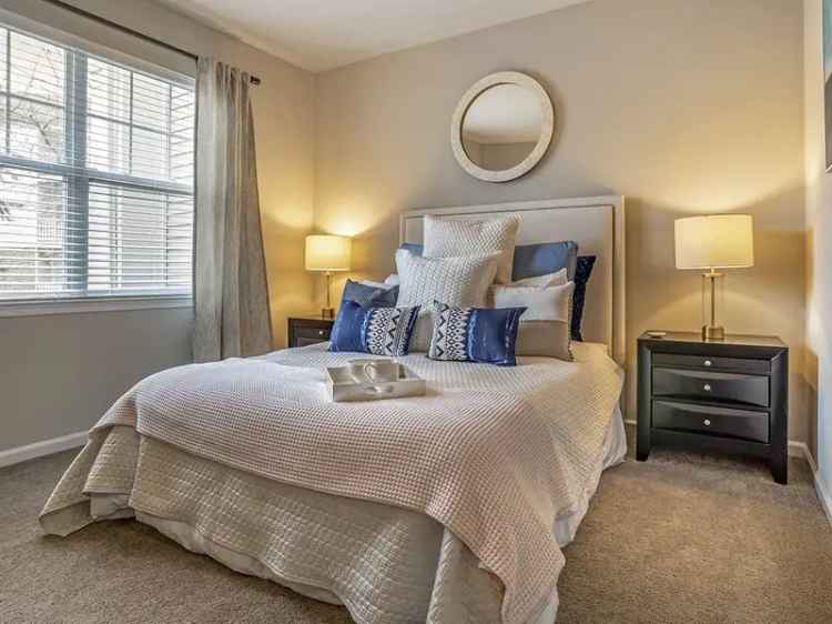 Rent Apartments in Ashburn with Prime Access to Restaurants and Retail