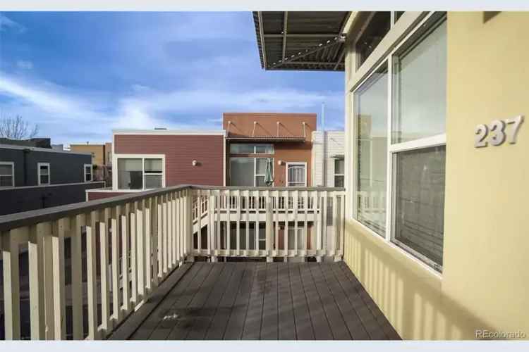 Condo for rent in Stapleton with high ceilings and natural lighting