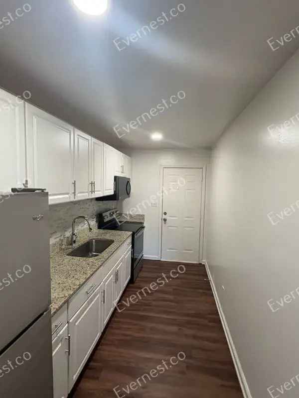 Rent 1 Bedroom Apartment Unit Near Shops and Dining