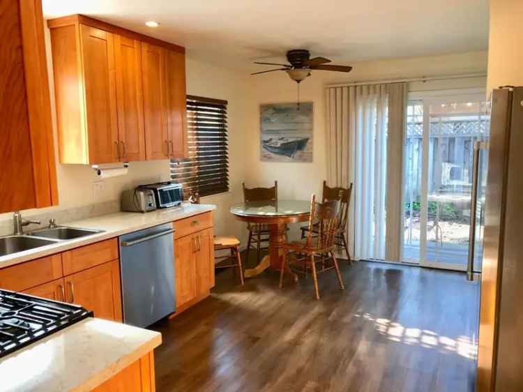 Rent Seacliff Beach Home with Large Yard and Pet Friendly Features