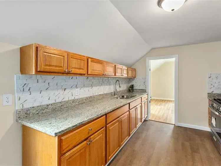 Rent 2 Bedroom Apartment Unit Near I-95 and Downtown Providence