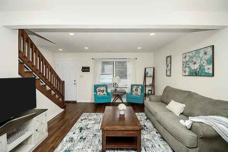 Rent Townhome Apartment in Belmont with Modern Features and Spacious Layout