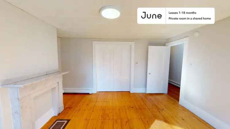 Rent Queen Room in 4 Bedroom Apartment in Polish Triangle with Amenities