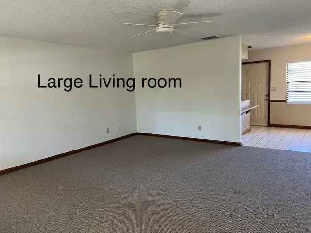 Rent Duplex in Northeast Winter Haven with Laundry and Storage