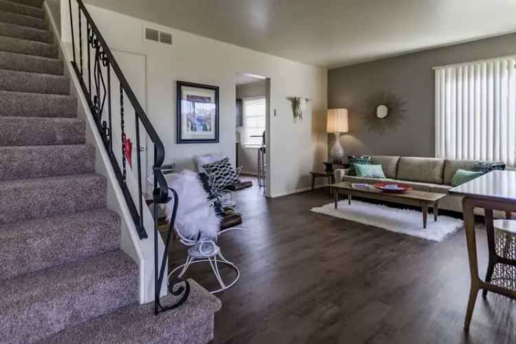 Rent Apartments in Northeast Heights with Amenities Near Restaurants