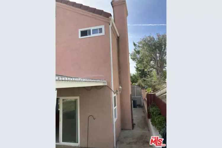 House For Sale in 14034, Badger Avenue, Los Angeles, California