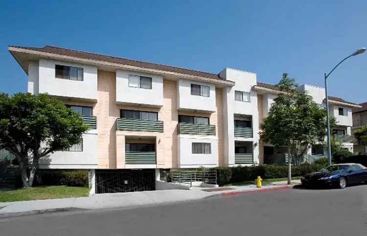 Rent Apartment in Glendale with Modern Amenities and Parking