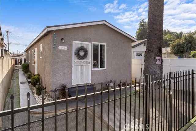 House For Sale in 10924, Grape Street, Los Angeles, California