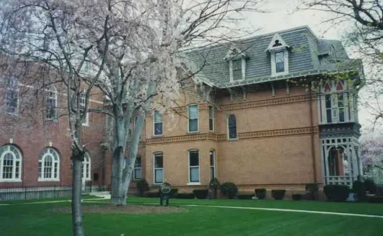 Rent 1 Bedroom Condo in Historic Building near Wooster Square Park