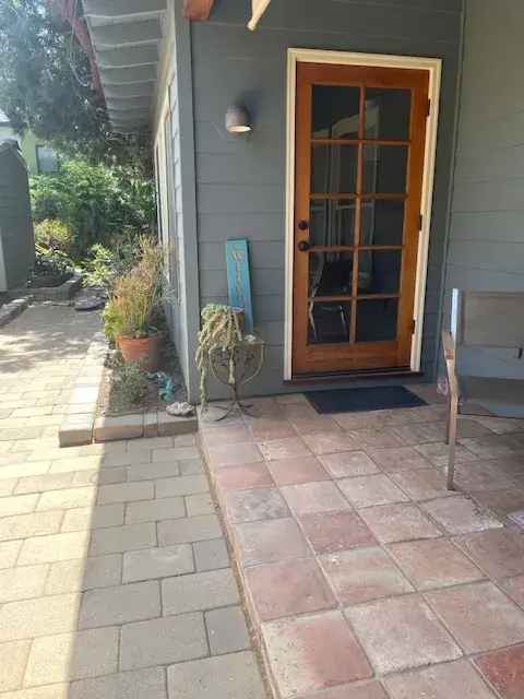 Rent Spacious Guest Studio Apartment with Outdoor Area in Encinitas