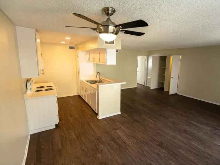 Rent Apartments in Santa Clarita with Pool and Near CalArts