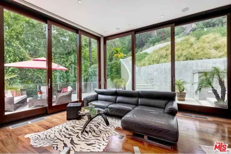 House For Sale in 8129, Willow Glen Road, Los Angeles, California