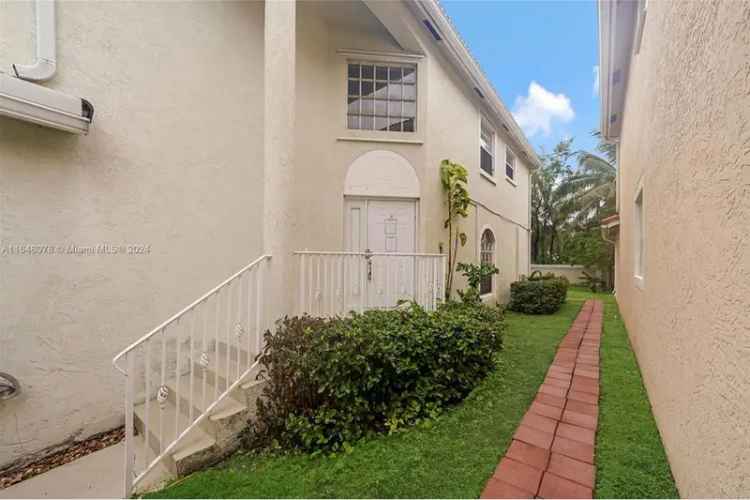 Buy House in Coral Springs with Spacious Backyard and Clubhouse