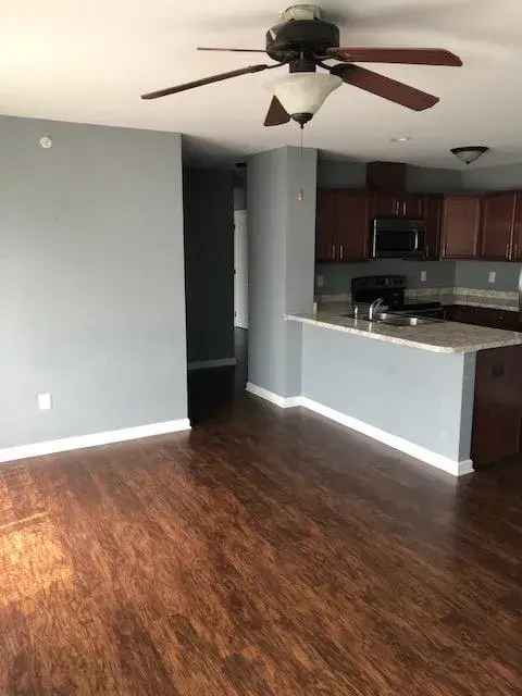 Rent Apartment Unit 2 Bedrooms 2 Bathrooms Near University with Modern Amenities