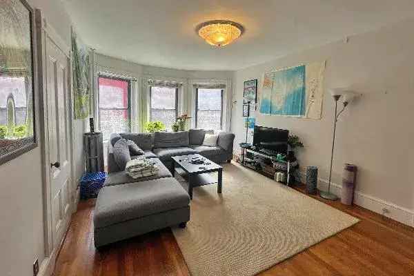 Rent Spacious 3 Bedroom Apartment in Somerville with Modern Features