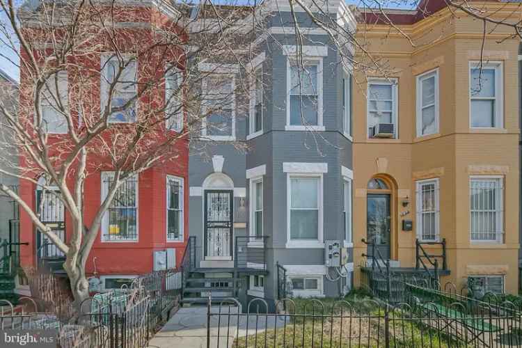 House For Sale in 538, 13th Street Southeast, Washington, District of Columbia