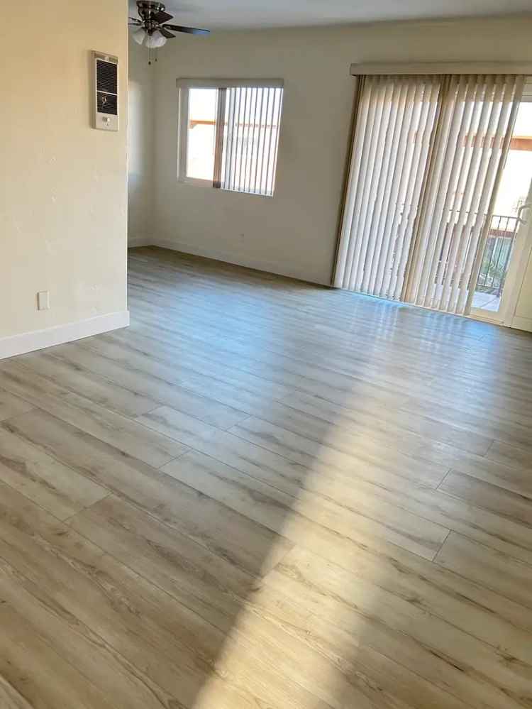 Rent Apartments at Park Way Palms with Move In Special Near Shopping