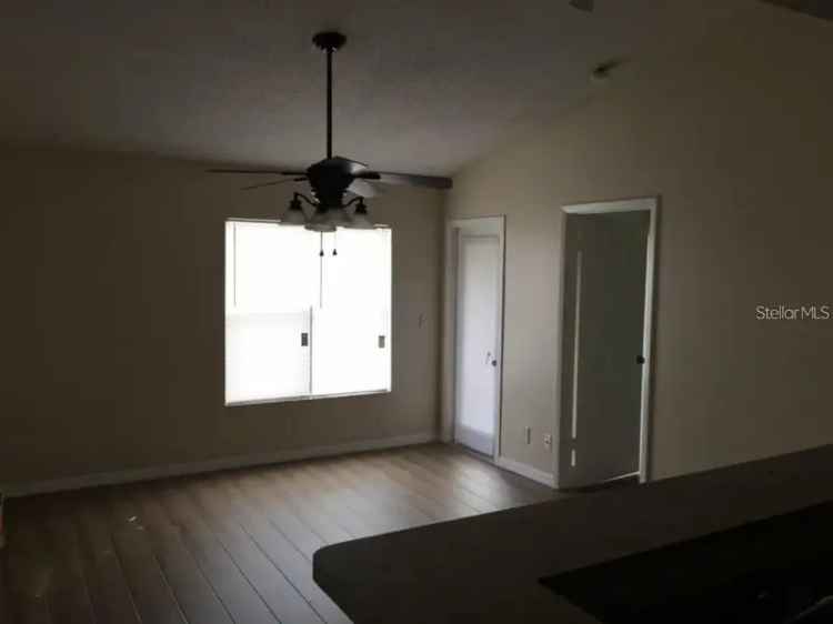 Rent Townhouse 1 Bedroom Condo in Central Kissimmee with Pool and Clubhouse