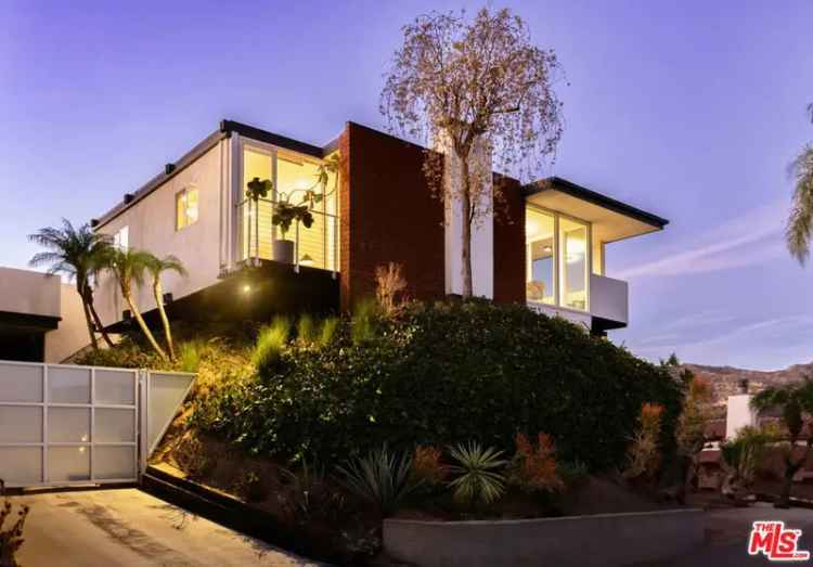 House For Sale in 2751, Hollyridge Drive, Los Angeles, California