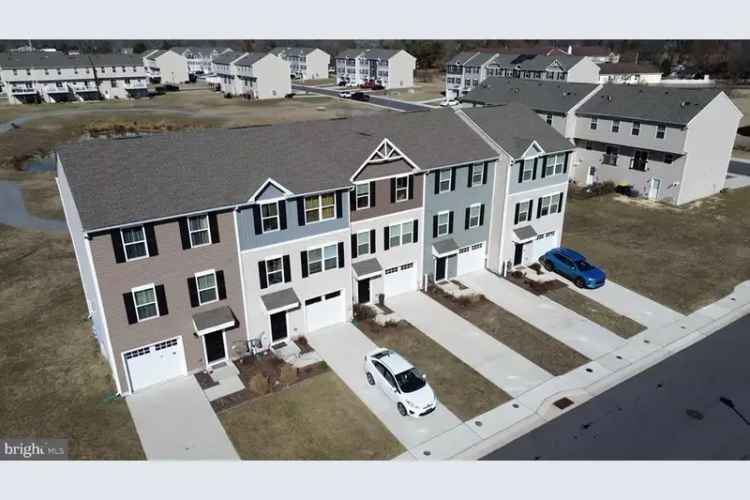 Buy Townhome in Milford with 3 Bedrooms and Modern Features