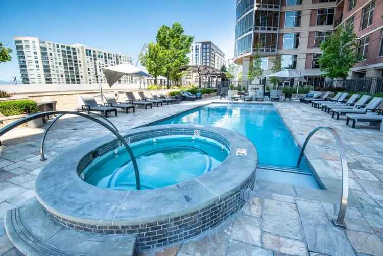 Rent Luxury Apartments in Denver with Stunning Mountain Views