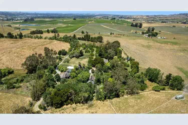 House For Sale in Petaluma, California