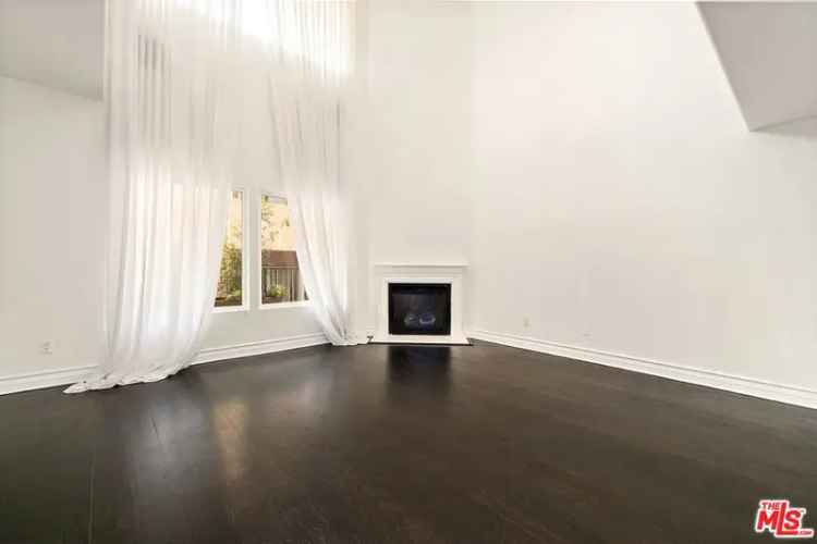 House For Sale in 1717, South Barrington Avenue, Los Angeles, California