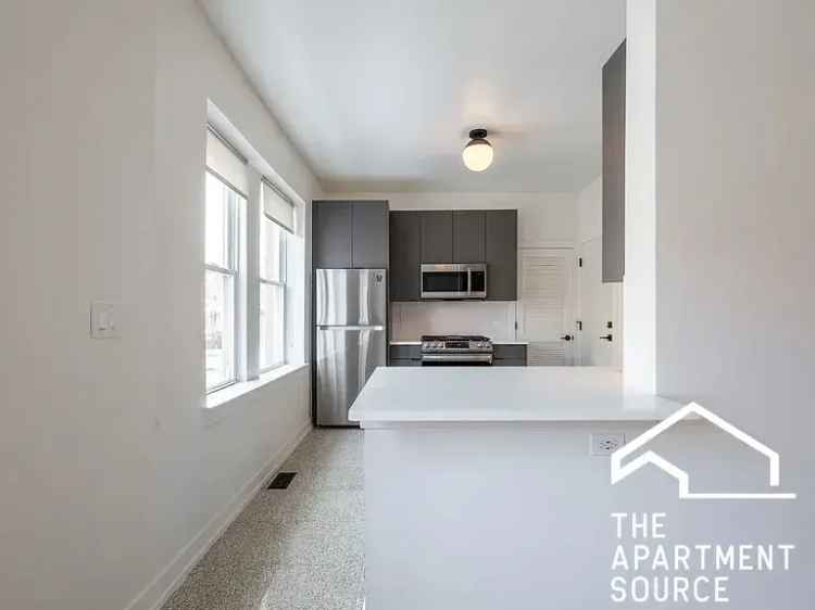 Rent Luxury Apartment Unit in Logan Square Chicago with Modern Amenities