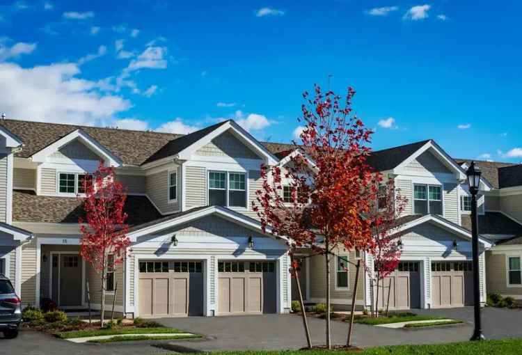 Rent Luxury Townhomes in Woburn with Private Entrances and Patios