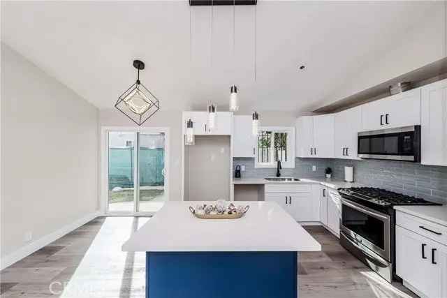 House For Sale in 10515, Hickory Street, Los Angeles, California