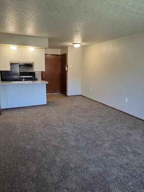 Rent Ranch Style Apartments in Miamisburg with Private Entries and Amenities