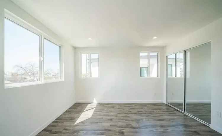 Rent Modern Huge Townhouse 4 Bed 4 Bath Near USC and Downtown