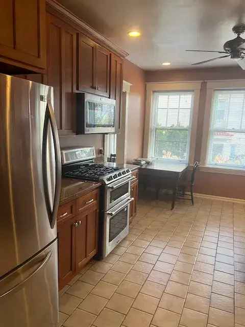 Rent Spacious Apartment Unit in Historic Neighborhood with Modern Amenities