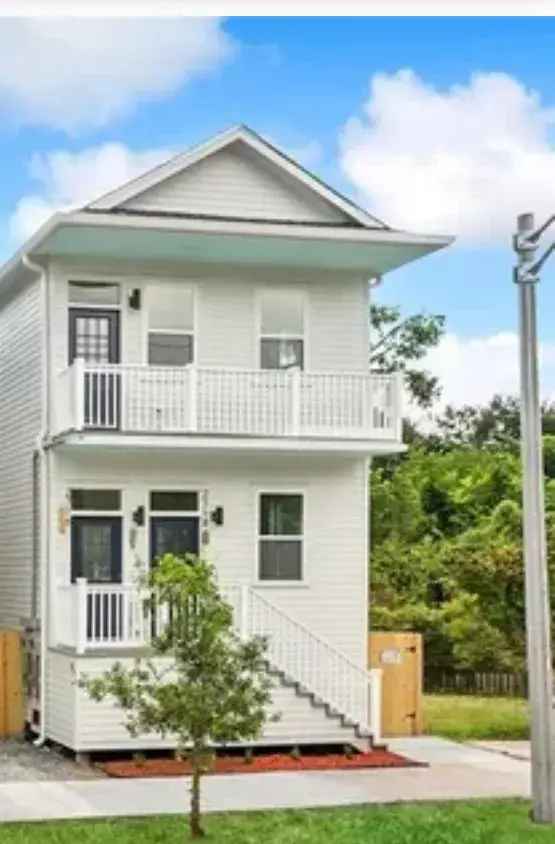 Rent Apartment Unit New Construction with Spacious Backyard in Quiet Neighborhood