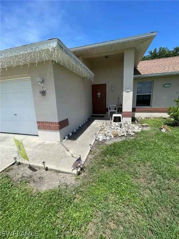 House For Sale in Cape Coral, Florida