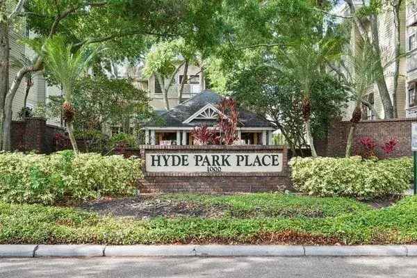 Rent furnished apartment unit with updated features in Hyde Park