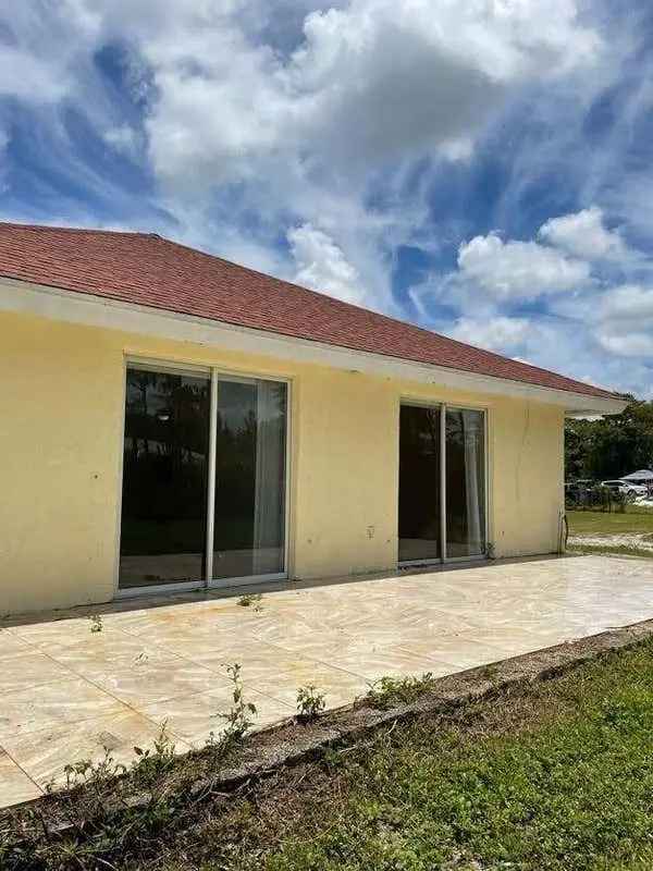 Rent 2 Bedroom Home in Loxahatchee with 1.14 Acres and Equestrian Access