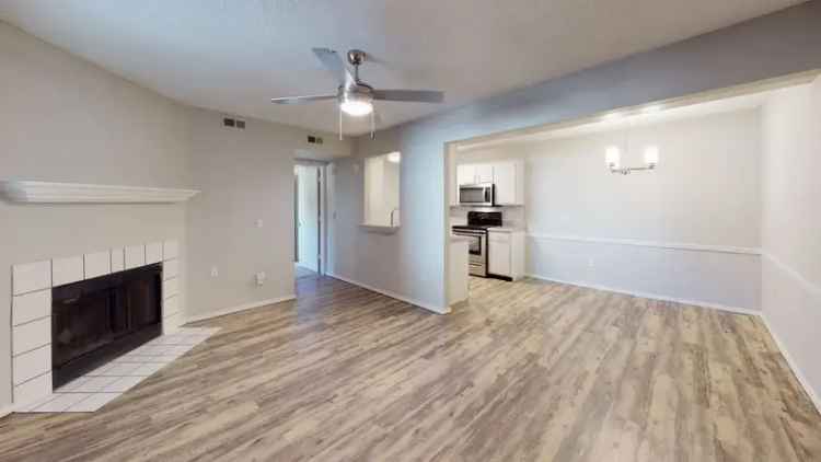 Rent Apartments with Amenities at 12th and Renaissance