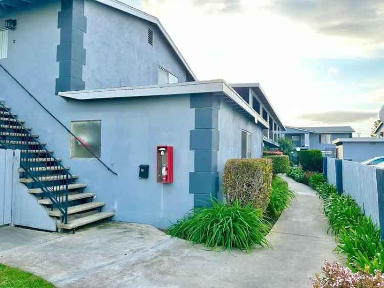 Rent Stylish Two Bedroom Apartment in Garden Grove with Pool